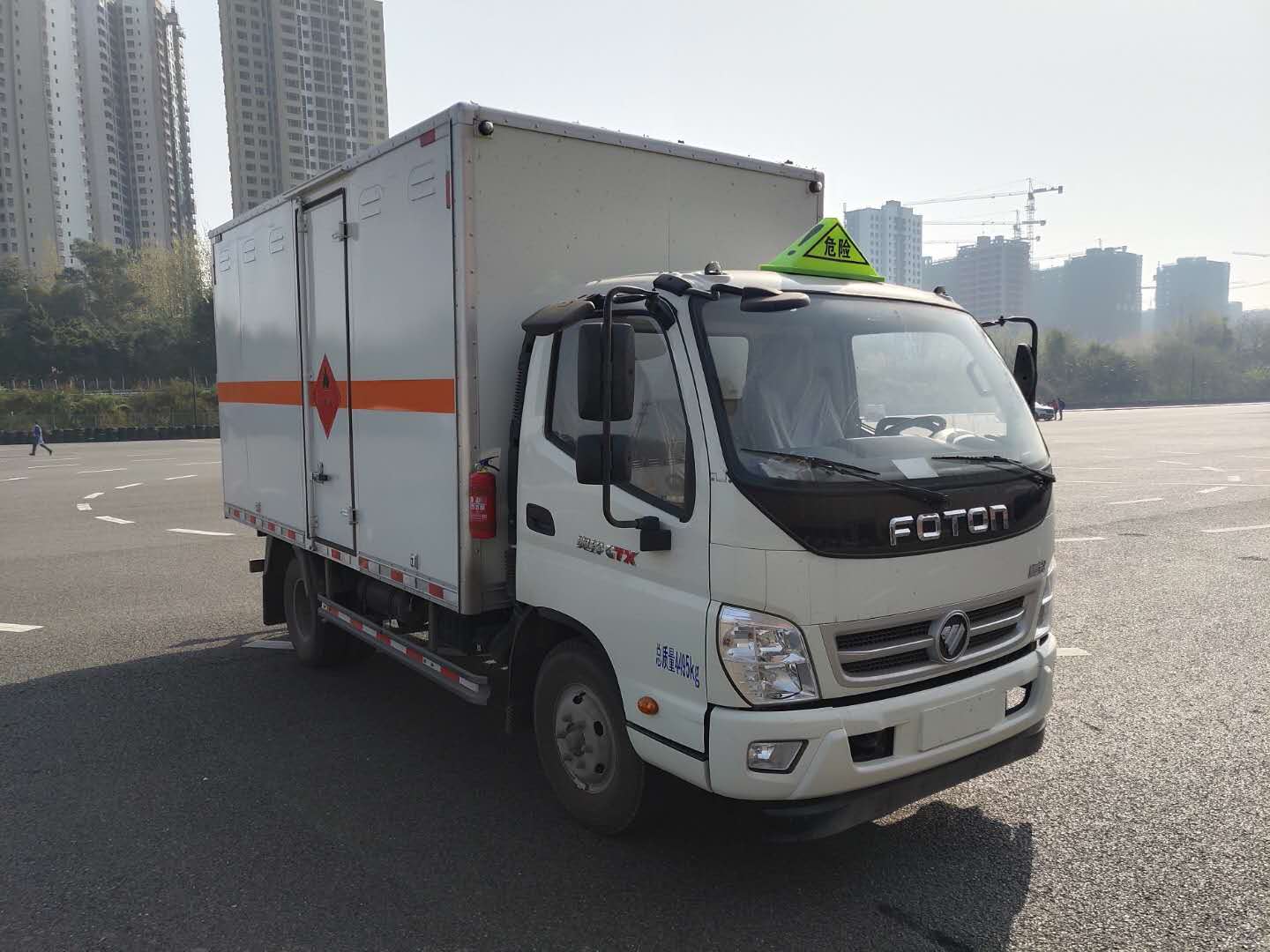 第8批次BJ5049XRQ-FD易燃?xì)怏w廂式運(yùn)輸車