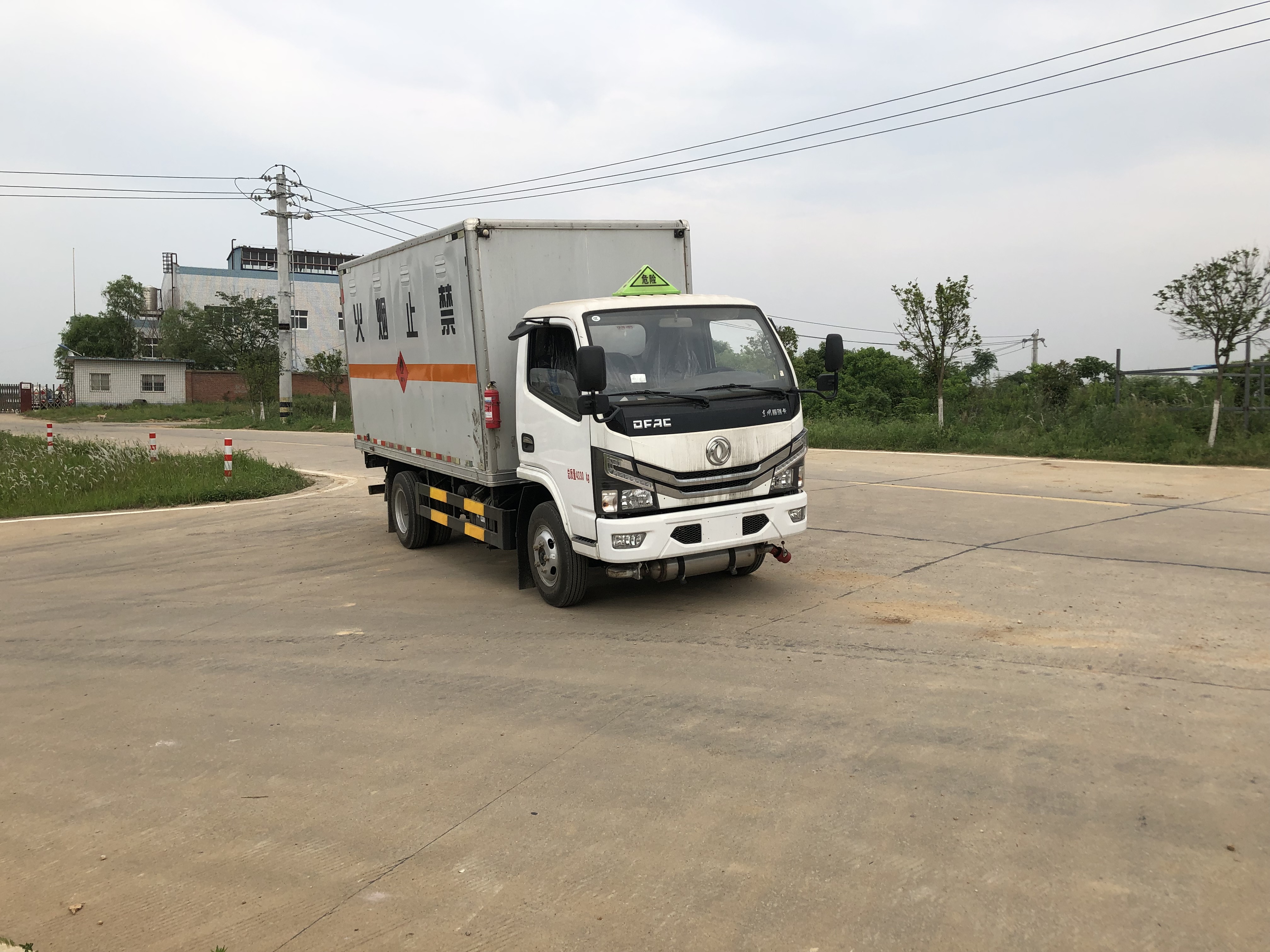 第10批次EQ5041XRQ3BDFACWXP易燃?xì)怏w廂式運輸車