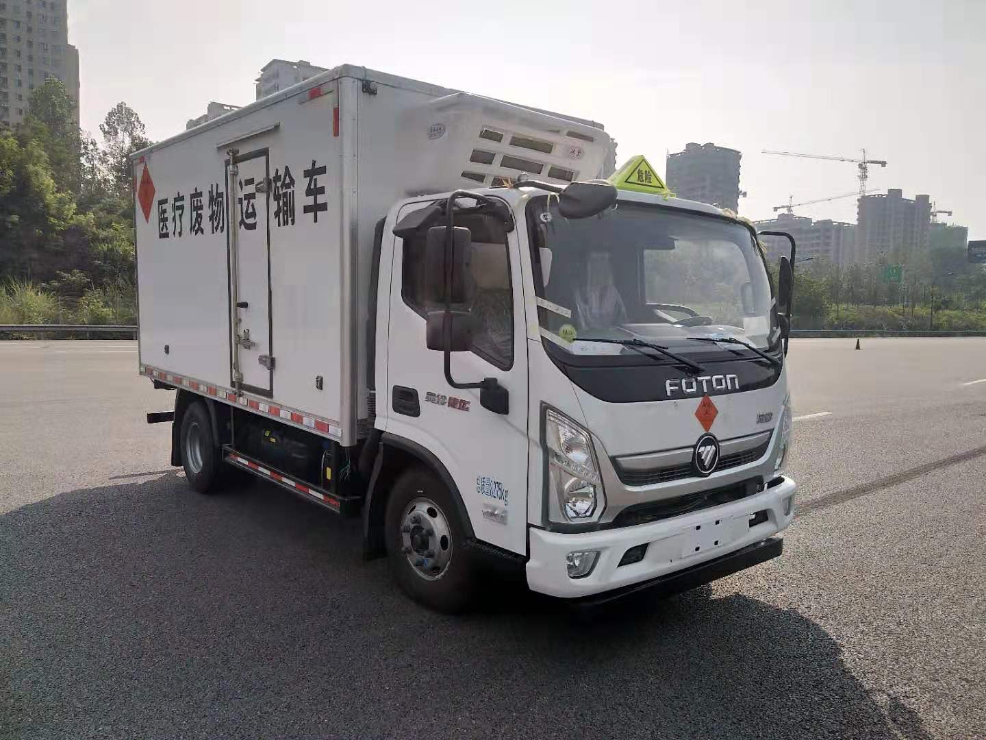 第12批次BJ5088XYYDJEA-AB1醫(yī)療廢物轉(zhuǎn)運車