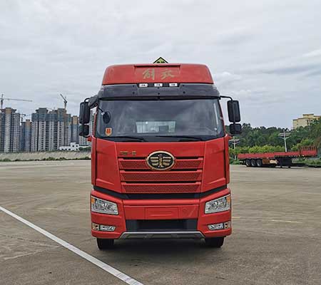 第13批次CA4250P66K24T1A1E5Z危險品運(yùn)輸半掛牽引車