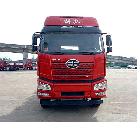 第13批次CA4250P66K25T1AE6平頭柴油半掛牽引汽車