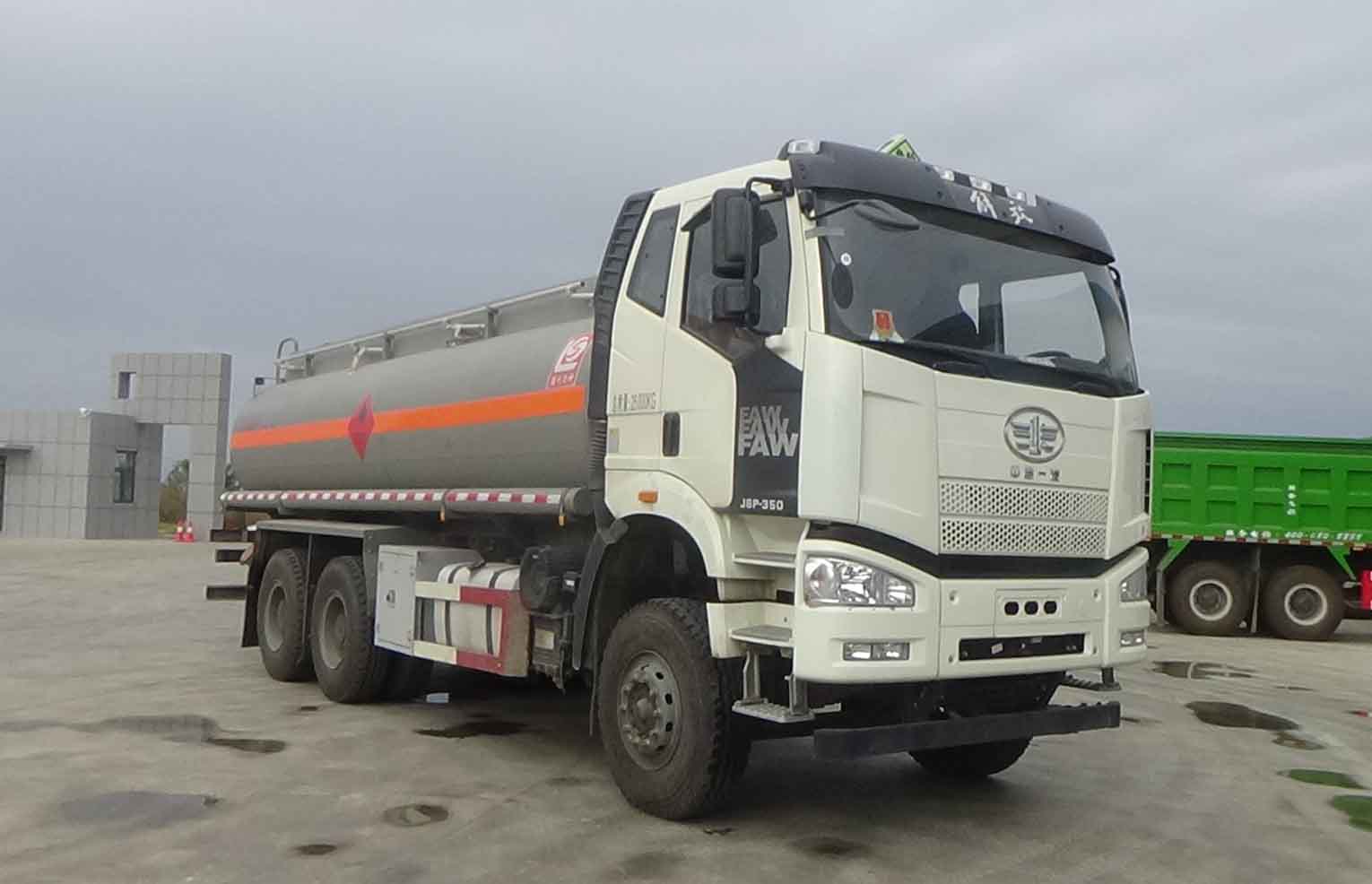 第14批次SLS5250GYYC5Q运油车
