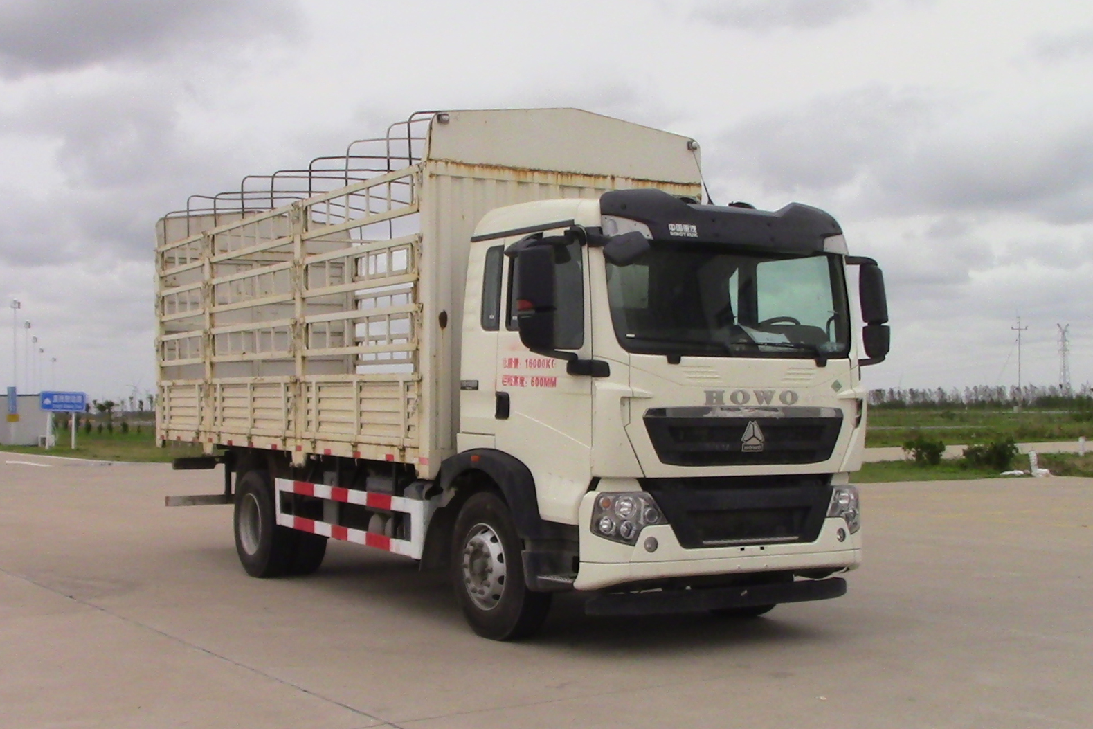 第14批次ZZ5167CCYN501GF1CL仓栅式运输车