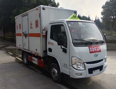 第15批次HCQ5033XFWSH6腐蝕性物品廂式運(yùn)輸車