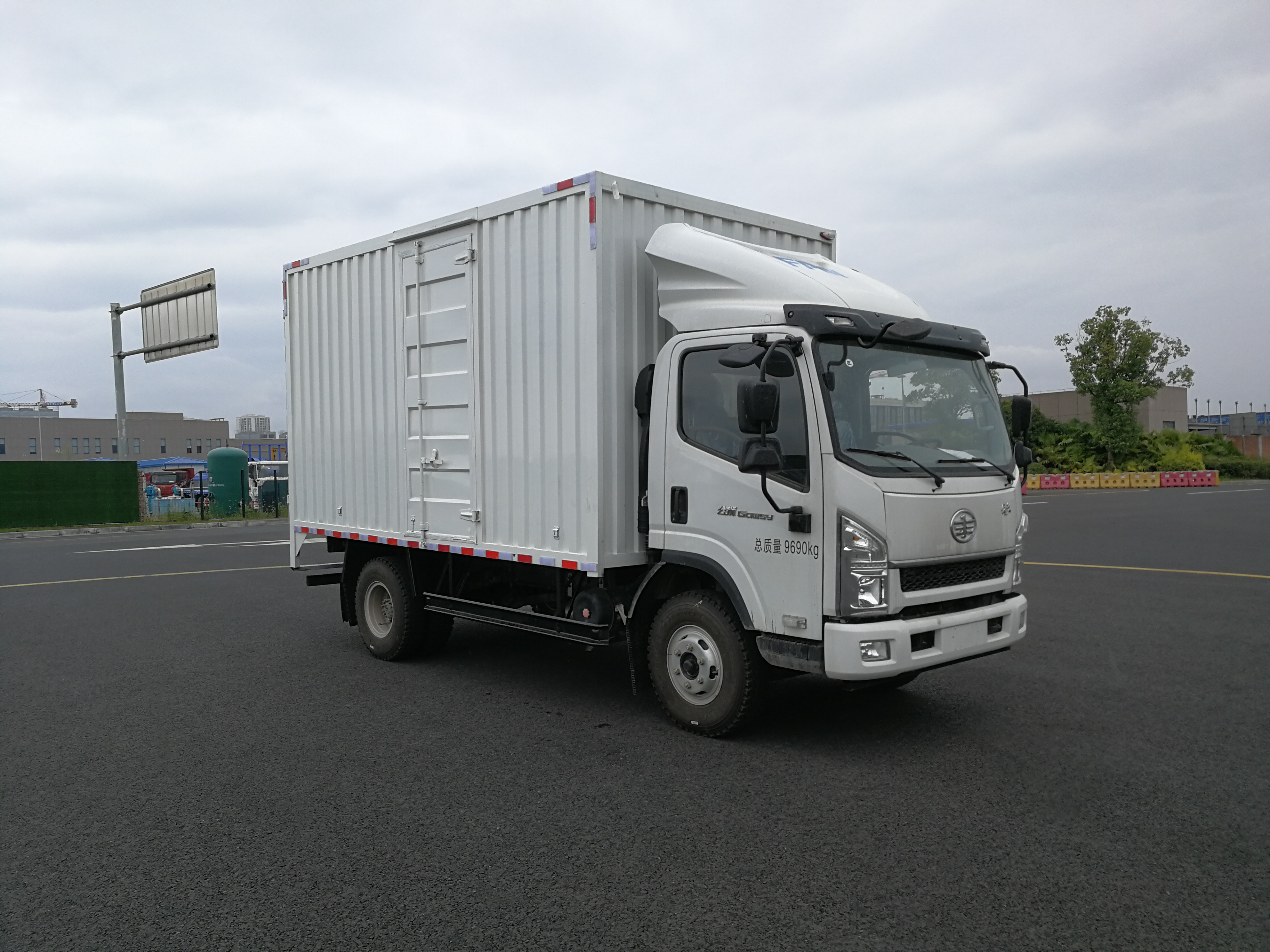 第15批次CA5100XXYK35L4E5廂式運(yùn)輸車