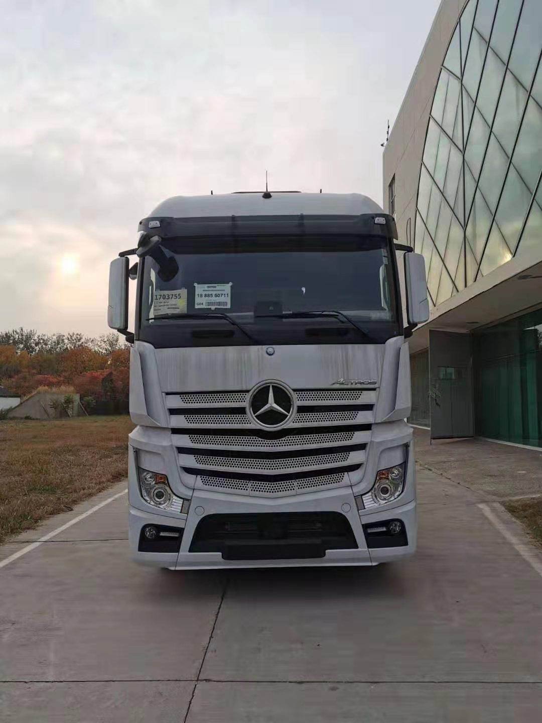 第15批次Actros 2651 6X4半掛牽引車